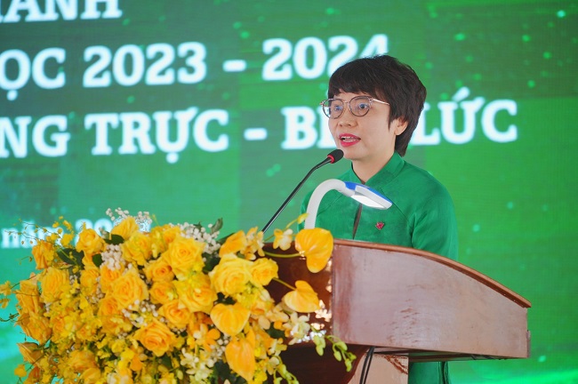 Bà Phạm Thị Nhung - Phó Tổng Giám đốc kiêm Giám đốc Trung tâm Quản lý đối tác (PMC) VPBank phát biểu tại buổi lễ khánh thành trường