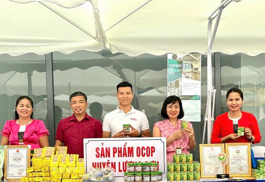 Huyện Lương Sơn giới thiệu sản phẩm OCOP tại Tuần lễ nông sản Hòa Bình tổ chức tại thành phố Hải Phòng từ ngày 19 - 24/7/2023.