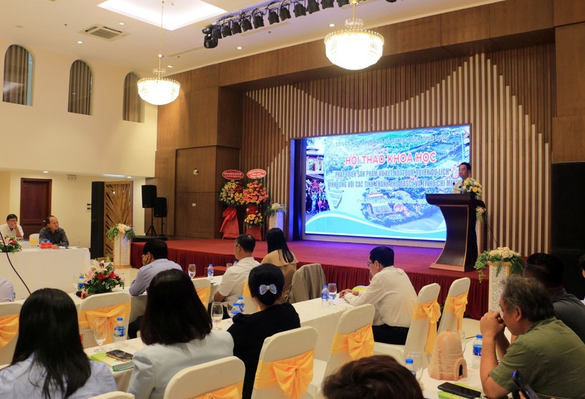 Ông Lữ Quang Ngời, Chủ tịch UBND tỉnh Vĩnh Long phát biểu tại hội thảo.