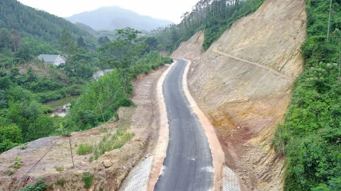 Phu Tho: In Yen Lap, a road valued at over 300 billion VND is being constructed.