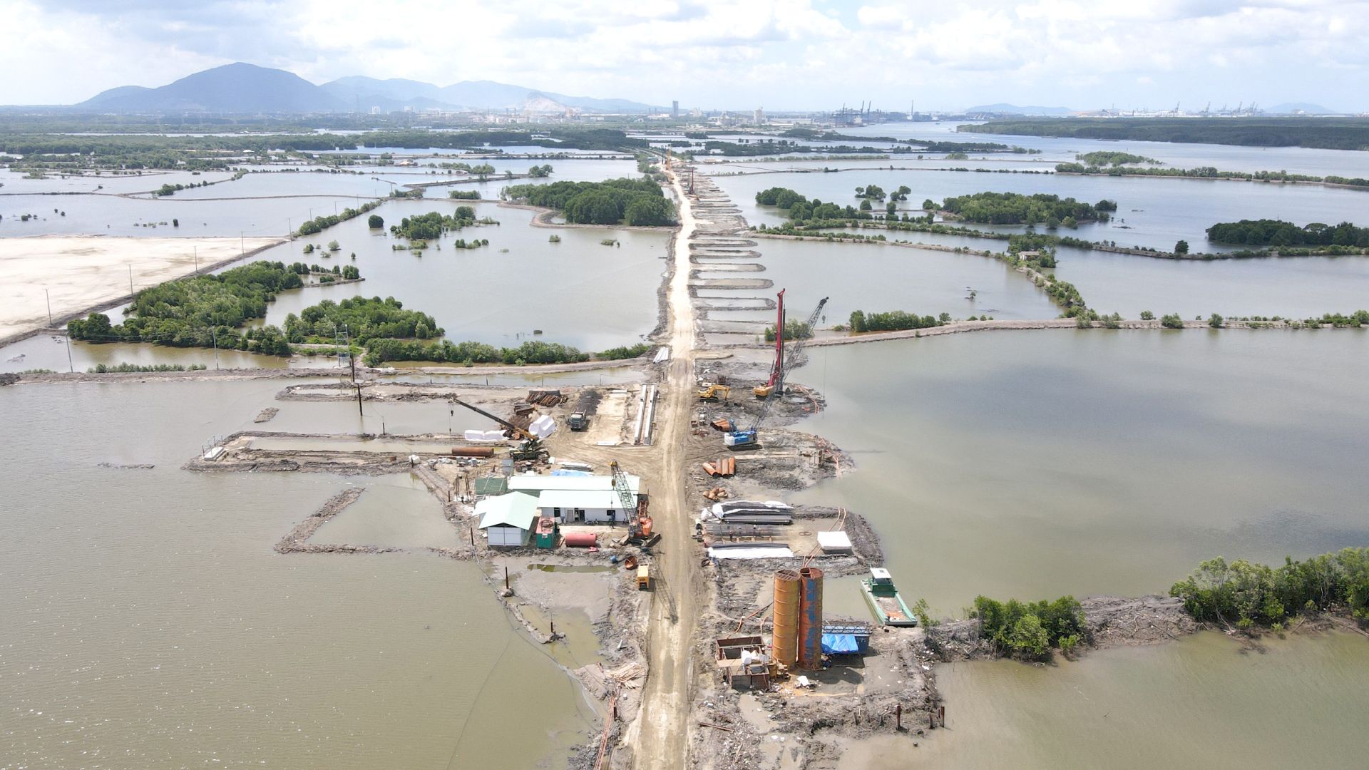 Dự án cầu Phước An với tổng mức đầu tư 5.000 tỷ đồng, có vai trò quan trọng, kết nối cụm cảng Cái Mép-Thị Vải sang phía Tây, qua tỉnh Đồng Nai để nối với đồng bằng sông Cửu Long