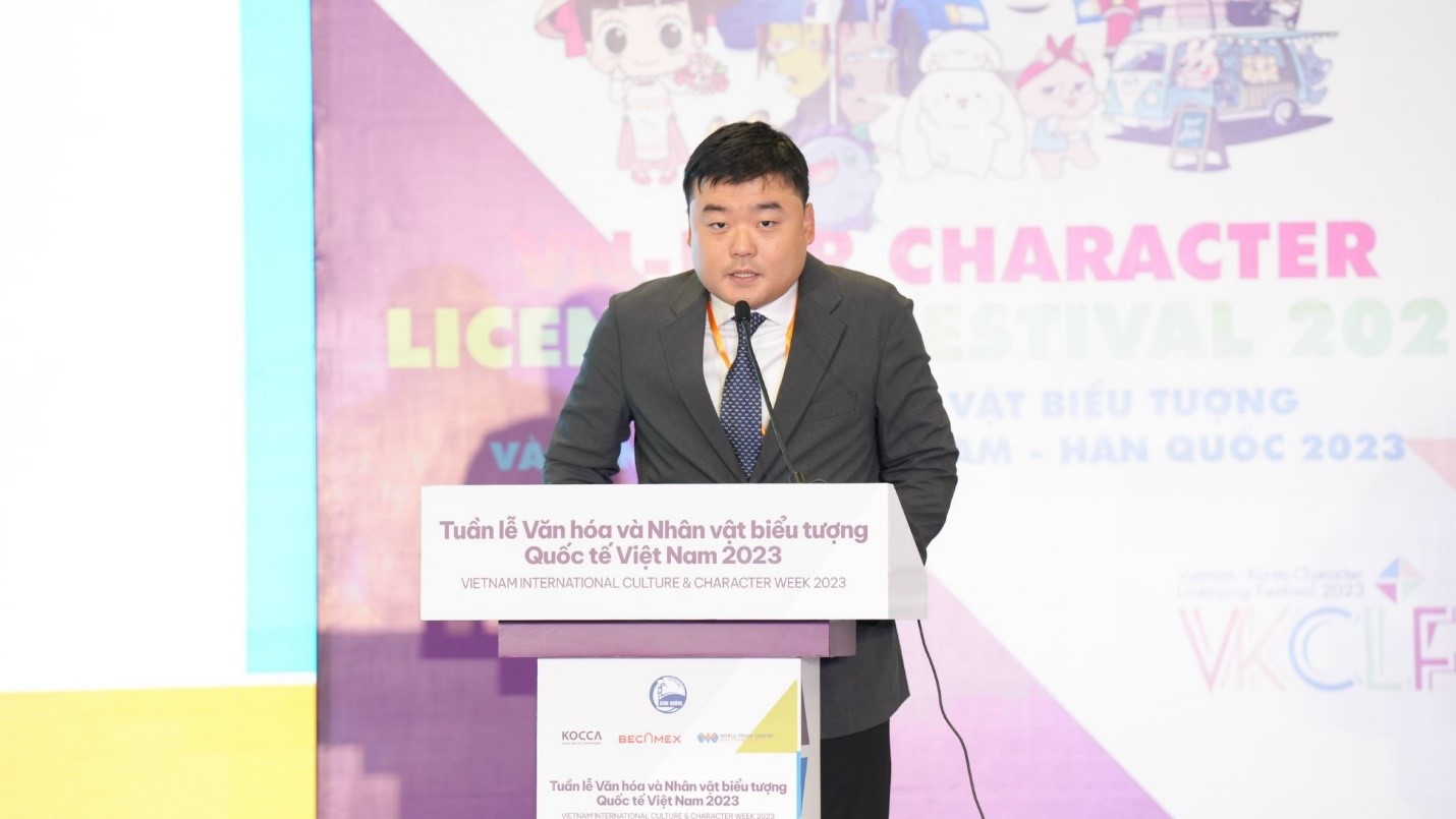 Ông Choi Seung Jin – Giám đốc Trung tâm Văn hóa Hàn Quốc tại Việt Nam, phát biểu tại buổi Lễ khai mạc Tuần Lễ Văn Hoá & Nhân Vật Biểu Tượng Quốc Tế Việt Nam 2023