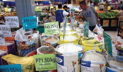 Philippines: Xem xét giảm thuế nhập khẩu gạo để giảm giá