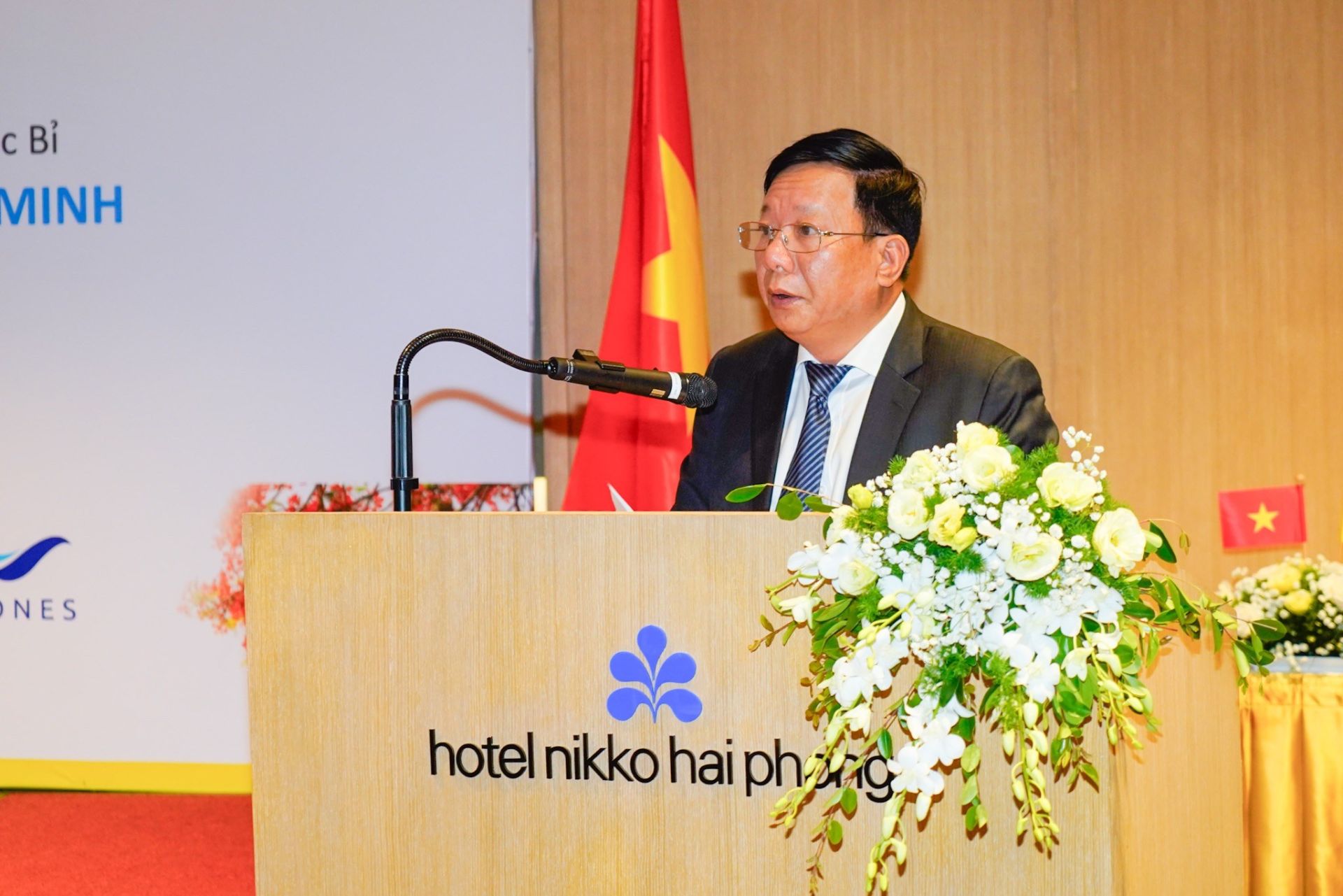 Phó Chủ tịch UBND thành phố Nguyễn Đức Thọ phát biểu khai mạc Hội thảo.