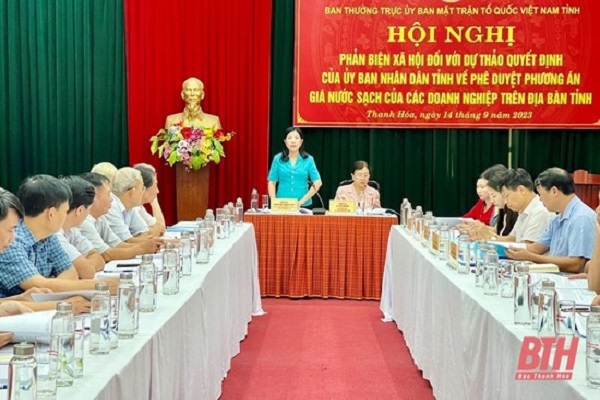 Bà Phạm Thị Thanh Thủy, Ủy viên Ban Thường vụ, Trưởng Ban Dân vận Tỉnh ủy, Chủ tịch Ủy ban MTTQ tỉnh, chủ trì hội nghị