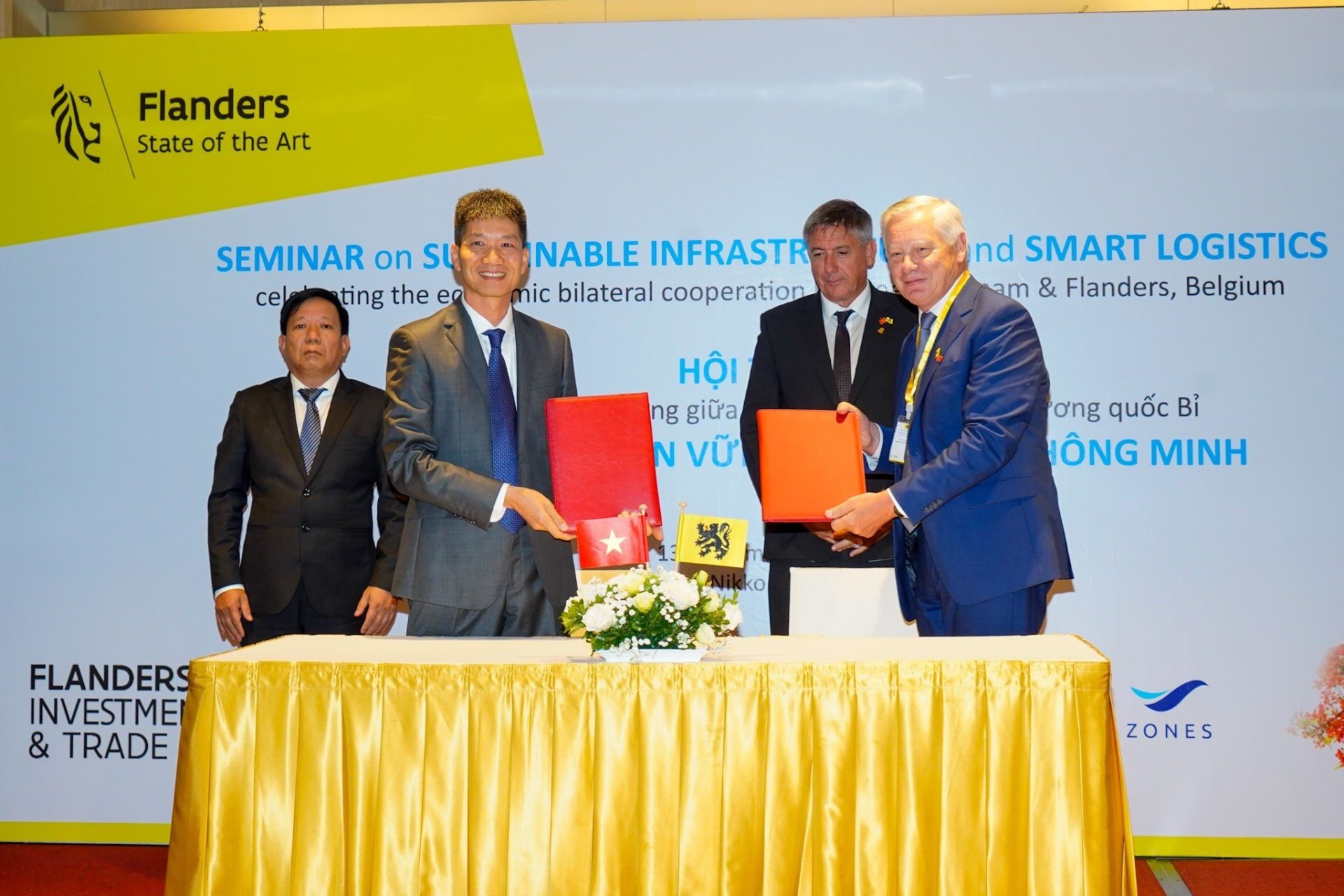 Camco Technology Joint Stock Company (Belgium) signed a memorandum of understanding with Hateco Hai Phong International Container Terminal Co., Ltd. (HHIT).