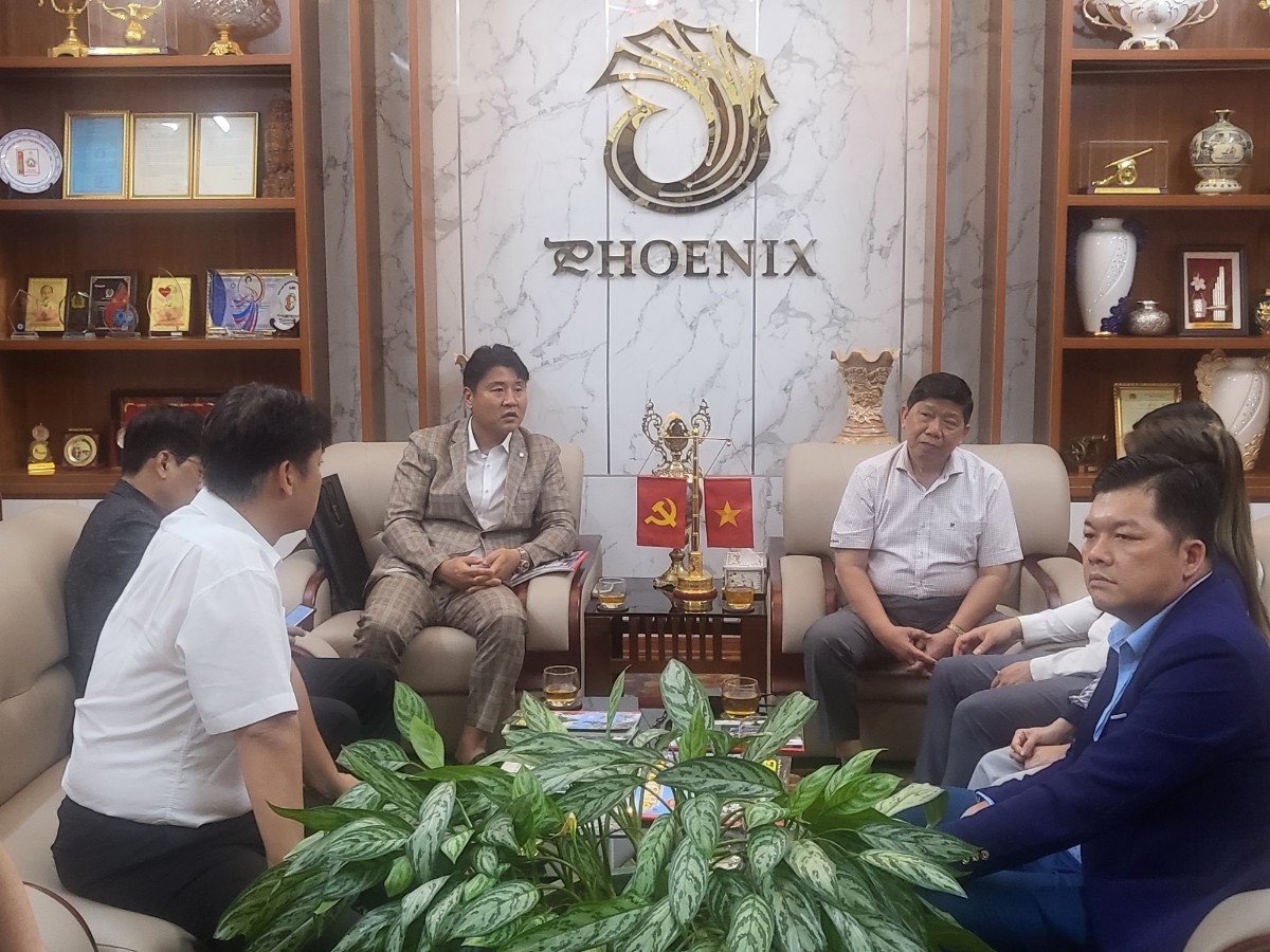 Mr. Kwon Jae Haeng participated in a KVECC and Phoenix International Group Company Limited working session