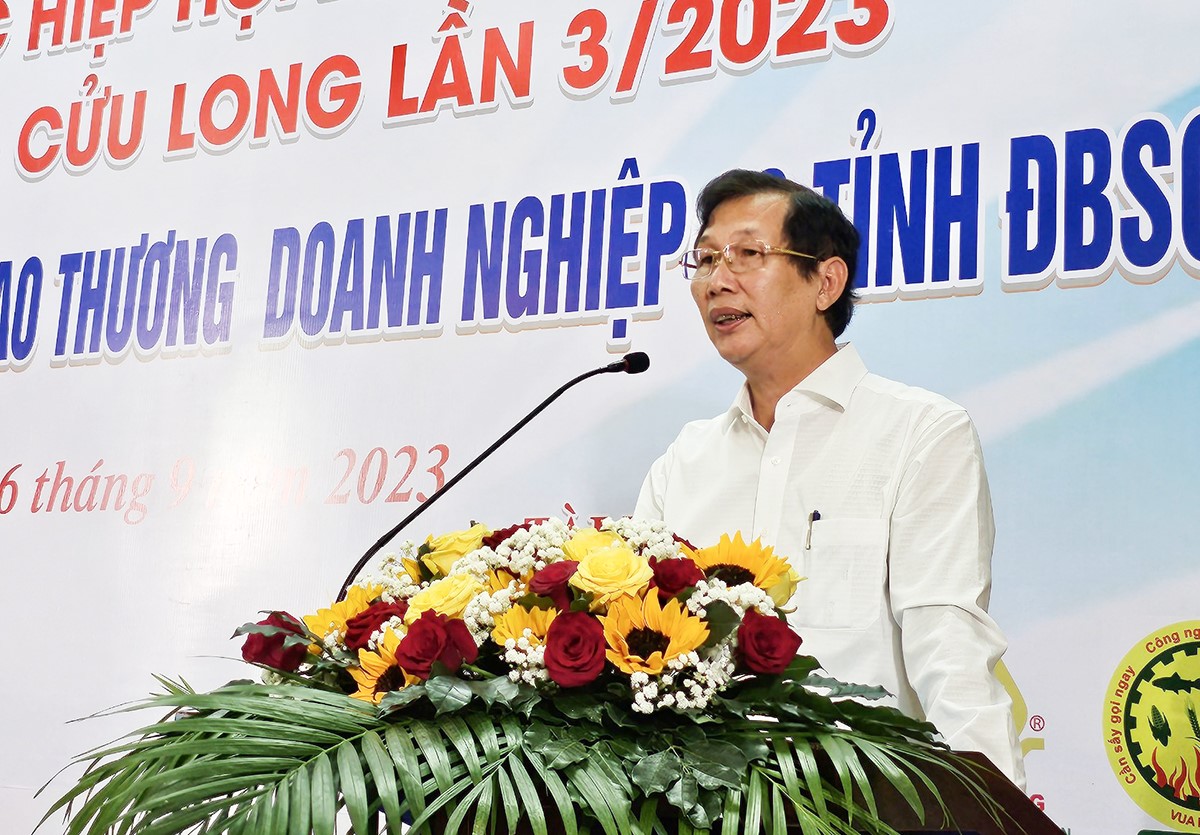 Vice Chairman of An Giang Provincial People's Committee Le Van Phuoc spoke at the forum.