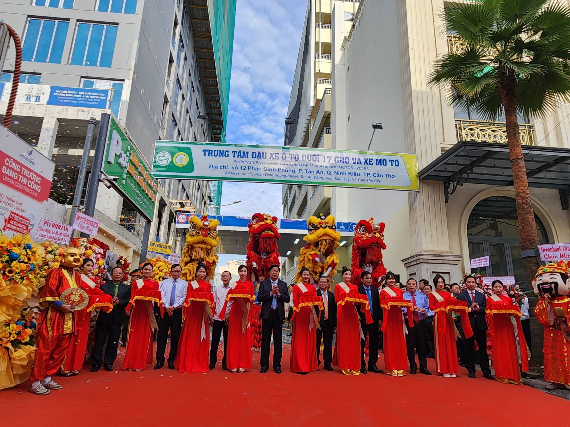 Khánh thành trung tâm đậu xe ô tô lớn nhất cả nước