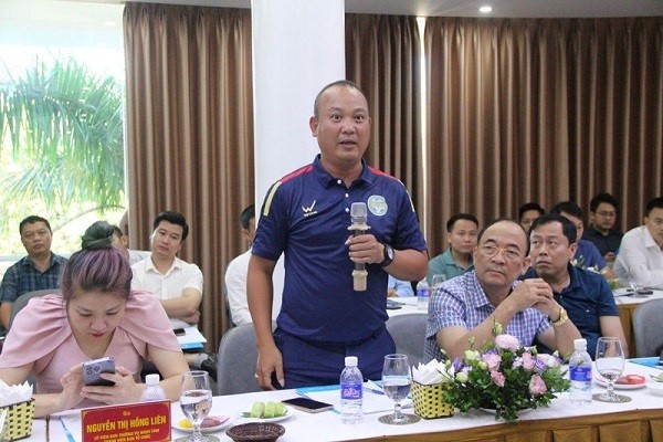 Representatives of the Arbitration Board of Thanh Hoa Football Federation answered comments from the teams.