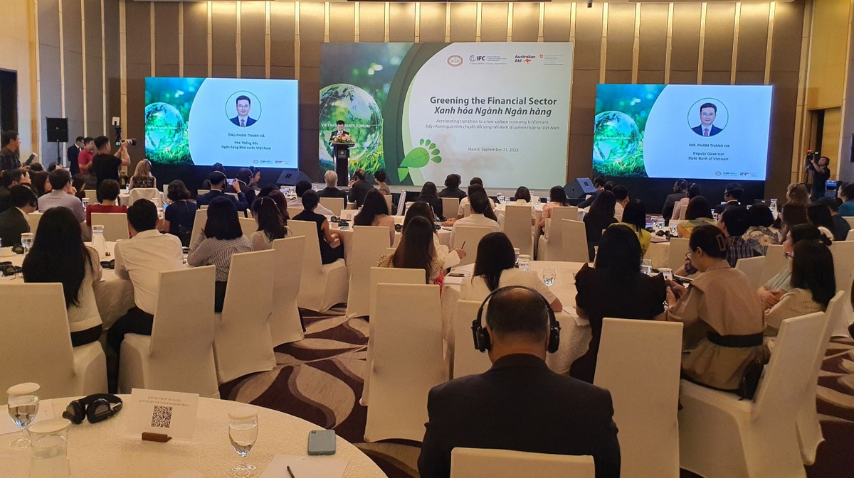 Hội thảo về xanh hóa ngành ngân hàng và chuyển đổi số sang nền kinh tế carbon tại Việt Nam