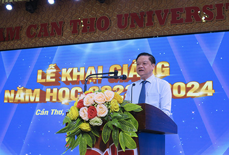 Phó Chủ tịch Thường trực UBND TP.Cần Thơ Dương Tấn Hiển phát biểu tại buổi lễ