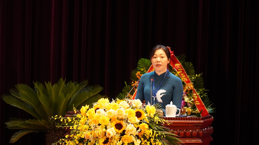 Bà Nguyễn Thị Lệ Tuyết - Chủ tịch Hội Nông dân tỉnh Bắc Ninh phát biểu tại hội nghị