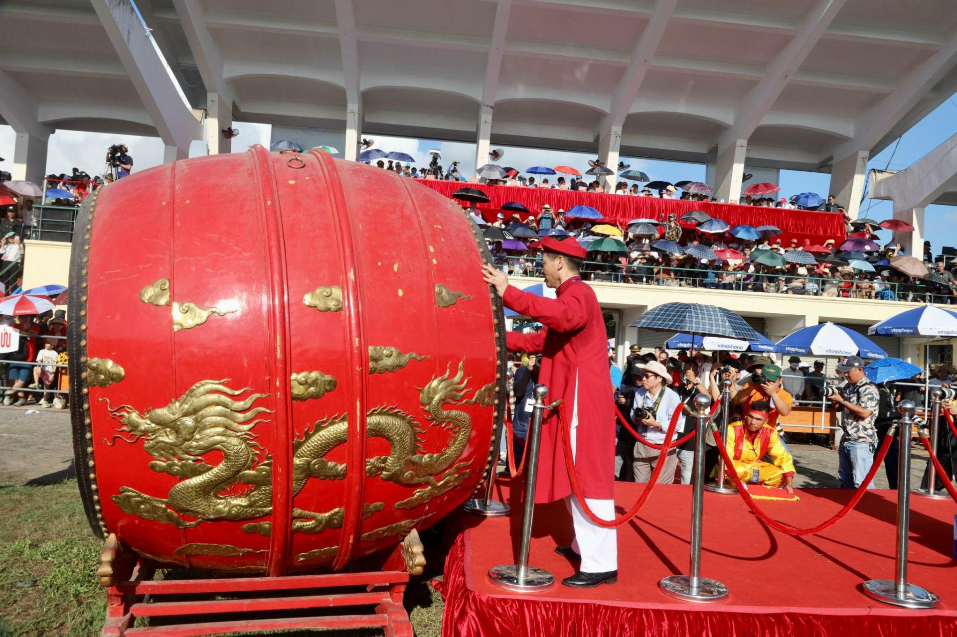 Lãnh đạo quận Đồ Sơn, TP Hải Phòng đánh trống khai hội Lễ hội chọi trâu truyền thống Đồ Sơn năm 2023