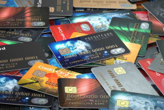Công ty phát hành thẻ tín dụng đang thua lỗ với tốc độ nhanh