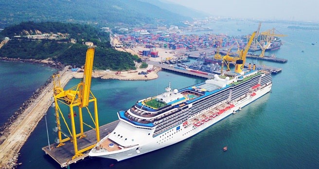 Tien Sa Port is seen from above. Baodautu photo