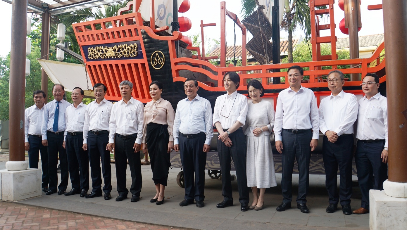 Tiếp đó, đoàn đã ghé thăm Nhà trưng bày văn hóa Nhật Bản tại Hội An và Chùa Cầu. Đây đều là những công trình mang đậm dấu ấn bang giao giữa Việt Nam và Nhật Bản