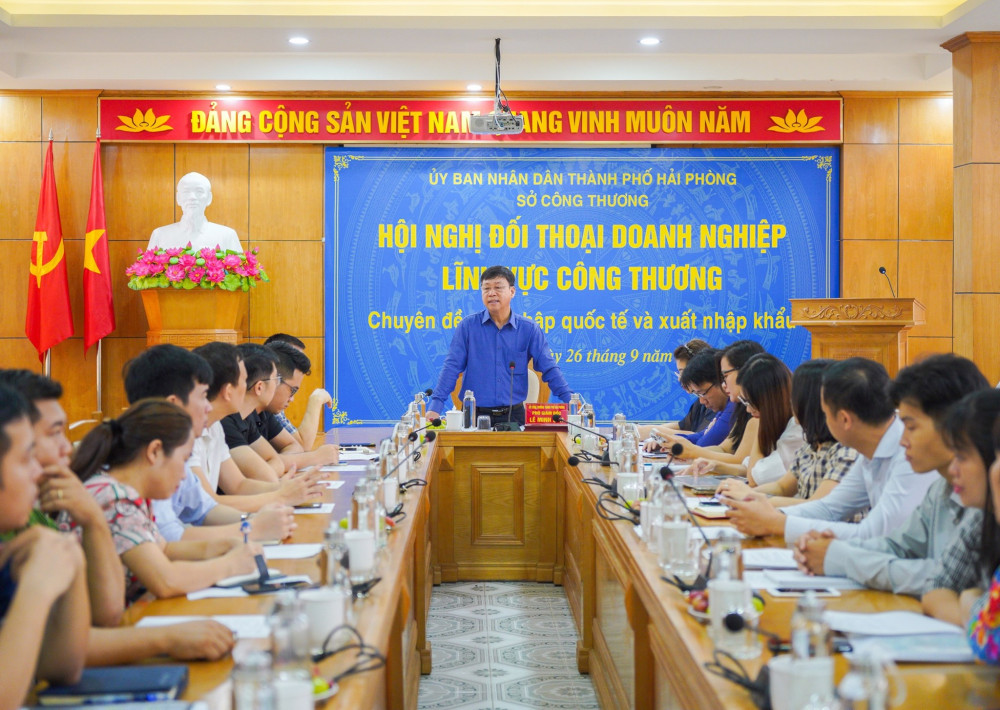 Ông Lê Minh Sơn, Phó Giám đốc Sở Công Thương TP. Hải Phòng chủ trì cuộc đối thoại với các doanh nghiệp.