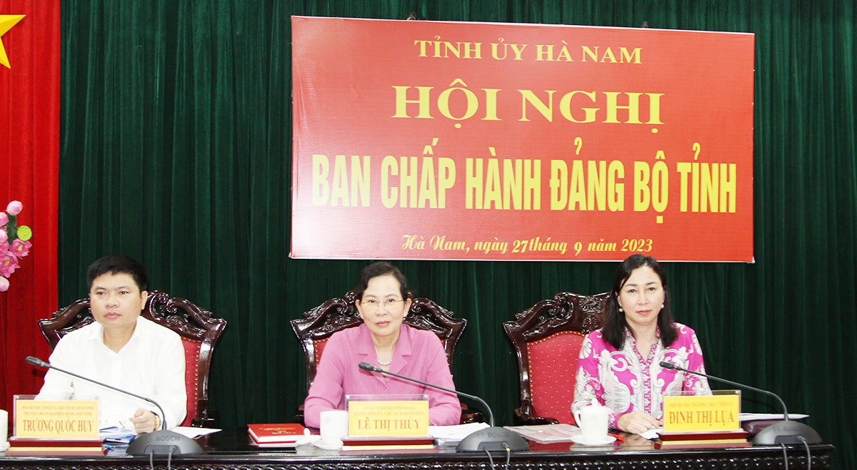 Các đồng chí Thường trực Tỉnh ủy Hà Nam chủ trì hội nghị