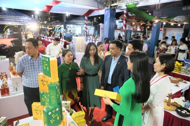 Young Hanoi businesses promote potential and investment opportunities and trade connections.