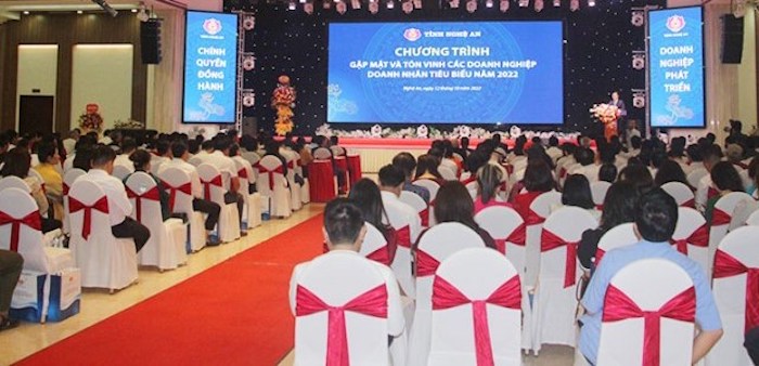 Quang cảnh Chương trình gặp mặt và tôn vinh các doanh nghiệp, doanh nhân tiêu biểu tỉnh Nghệ An năm 2022