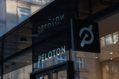 Sau khi Peloton và Lululemon công bố hợp tác về nội dung may mặc và thể dục, cổ phiếu của Peloton đã tăng 12%