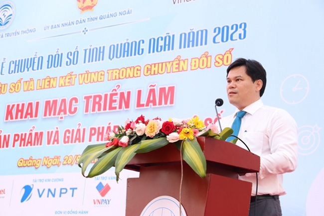 Phó Chủ tịch UBND tỉnh Trần Phước Hiền phát biểu khai mạc Triển lãm