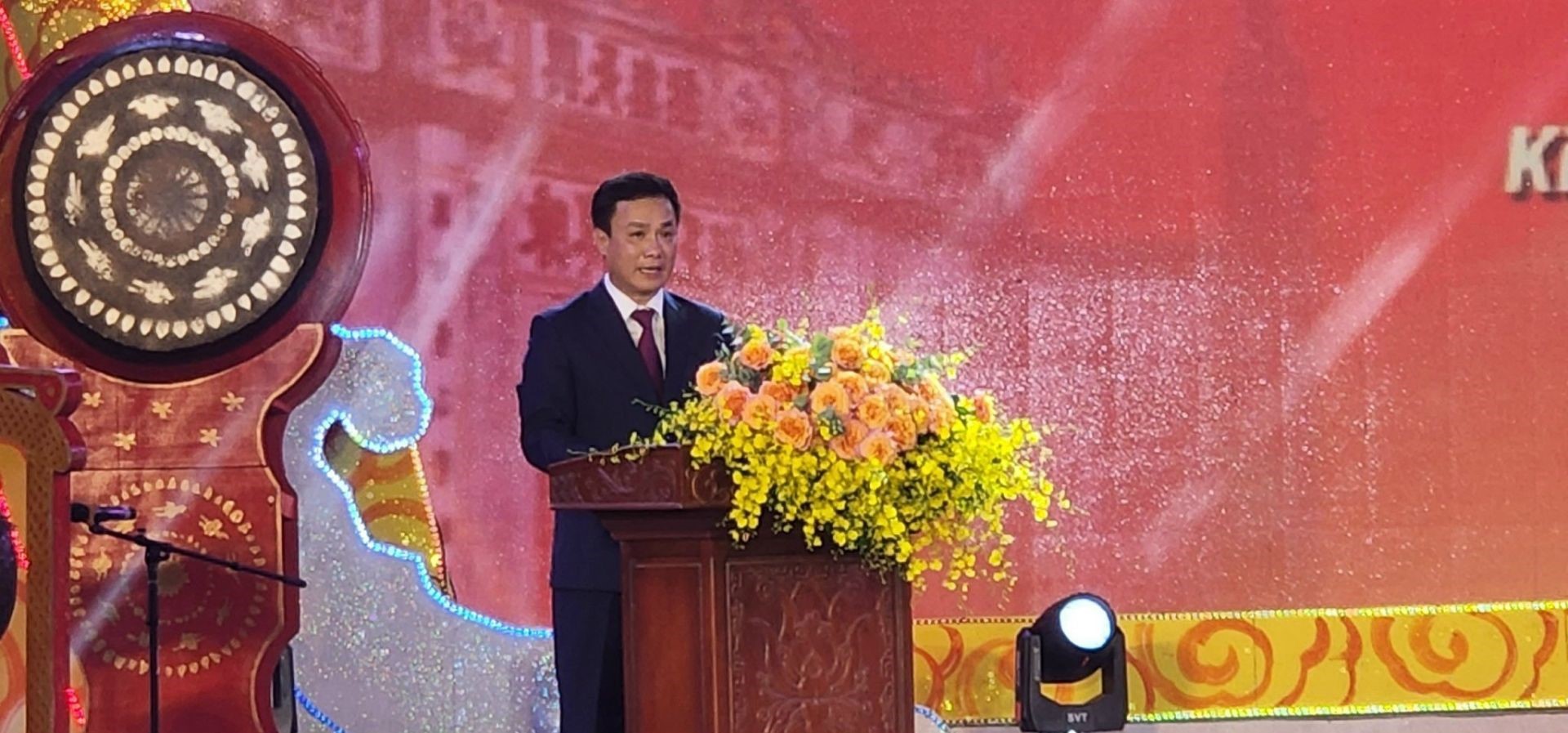 Mr. Trieu The Hung, Deputy Secretary of the Provincial Party Committee, and Chairman of Hai Duong Provincial People's Committee gave a speech at the memorial ceremony.