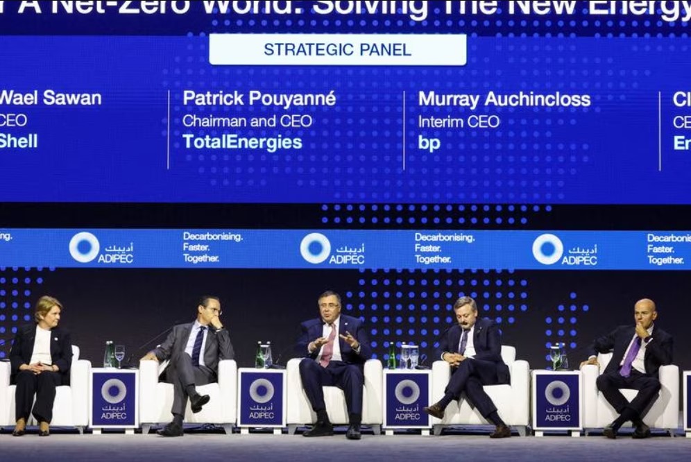 Adipec 2023: Các hãng dầu mỏ toàn cầu thúc đẩy quá trình chuyển đổi 'đa năng lượng'