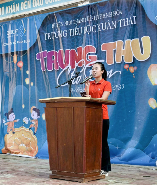 Ms. Tran Minh Anh, a Baygolf Joint Stock Company Sales Department Representative, spoke at the event. (From Baygolf Photograph)