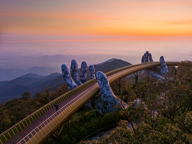 The Golden Bridge is considered by Koreans to be one of the symbols of Vietnamese tourism.