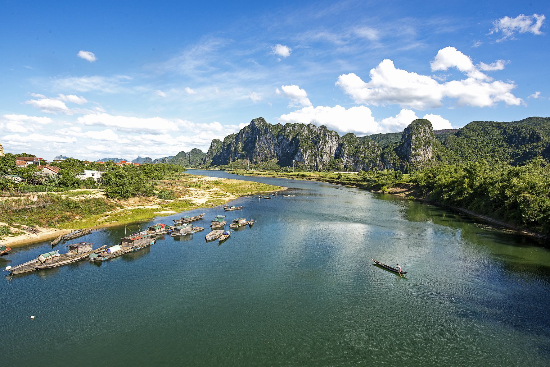 đường vào Động Phong Nha.jpg