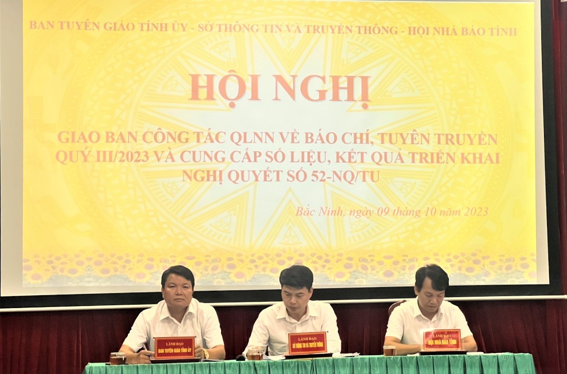 Representatives of the Provincial Party Committee's Propaganda Department, leaders of the Department of Information and Communications of Bac Ninh province, and the Bac Ninh Provincial Journalists Association gave directions for the year-end propaganda plan.