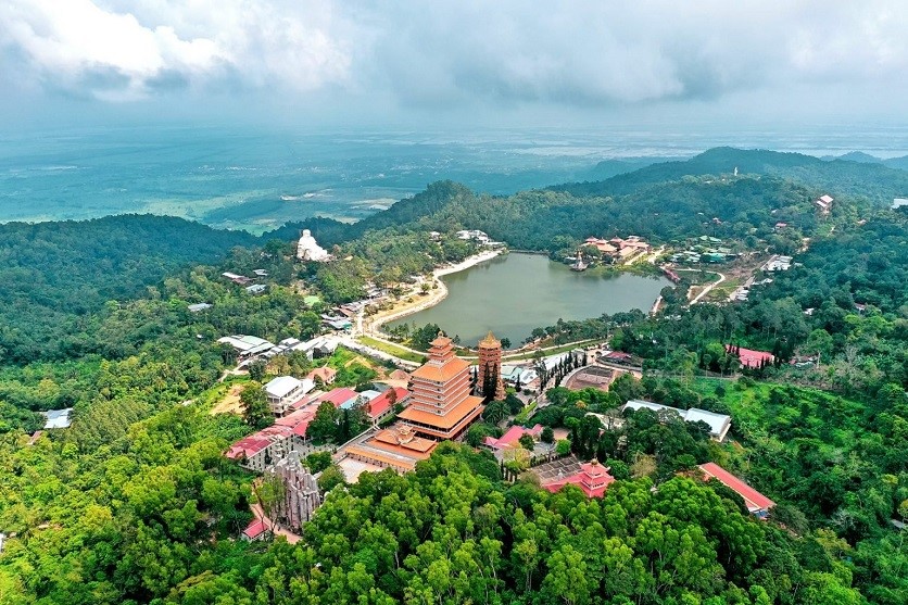 On top of Thien Cam Son Mountain (Forbidden Mountain). Photo: Thanh Hung.