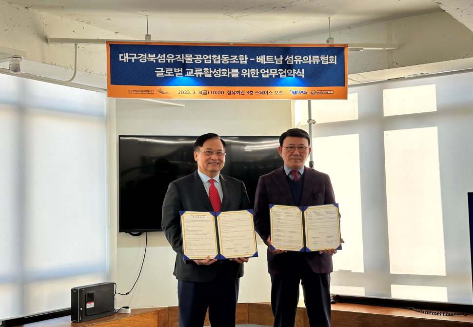 Mr. Vu Duc Giang - Chairman of VITAS signed a global promotion agreement with Daegu Textile and Apparel Association.