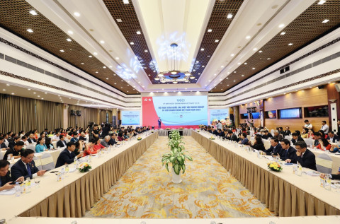 On October 13, the Vietnamese Businessmen's Day, VCCI meets with businessmen from across the nation.