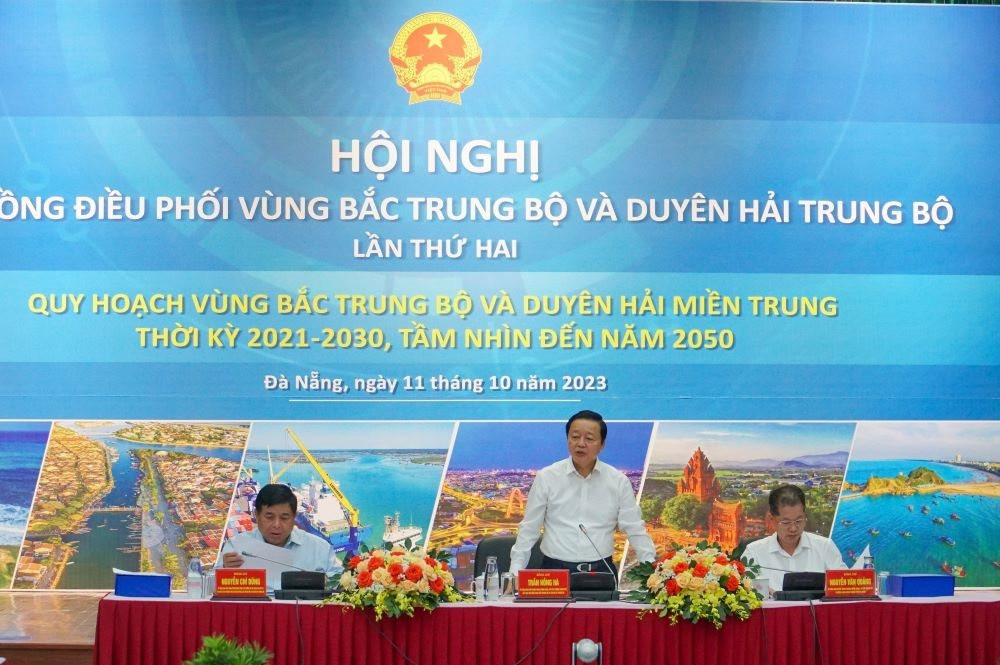 Kết luận Hội nghị, Phó Thủ tướng Trần Hồng Hà ghi nhận các ý kiến thẳng thắn, cụ thể cũng như những kiến nghị về cơ chế, chính sách, ưu tiên đầu tư phát triển cho từng địa phương, vùng và tiểu vùng cả trước mắt và lâu dài.