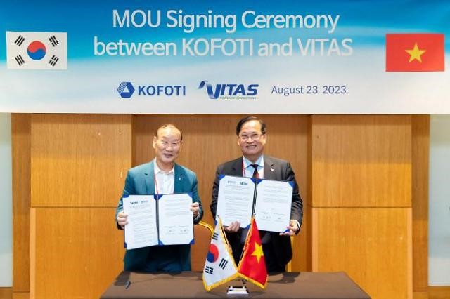 The Korean Federation of Textile and Apparel Industry (KOFOTI) signed a Memorandum of Understanding (MOU) with the Vietnam Textile and Apparel Association (VITAS).