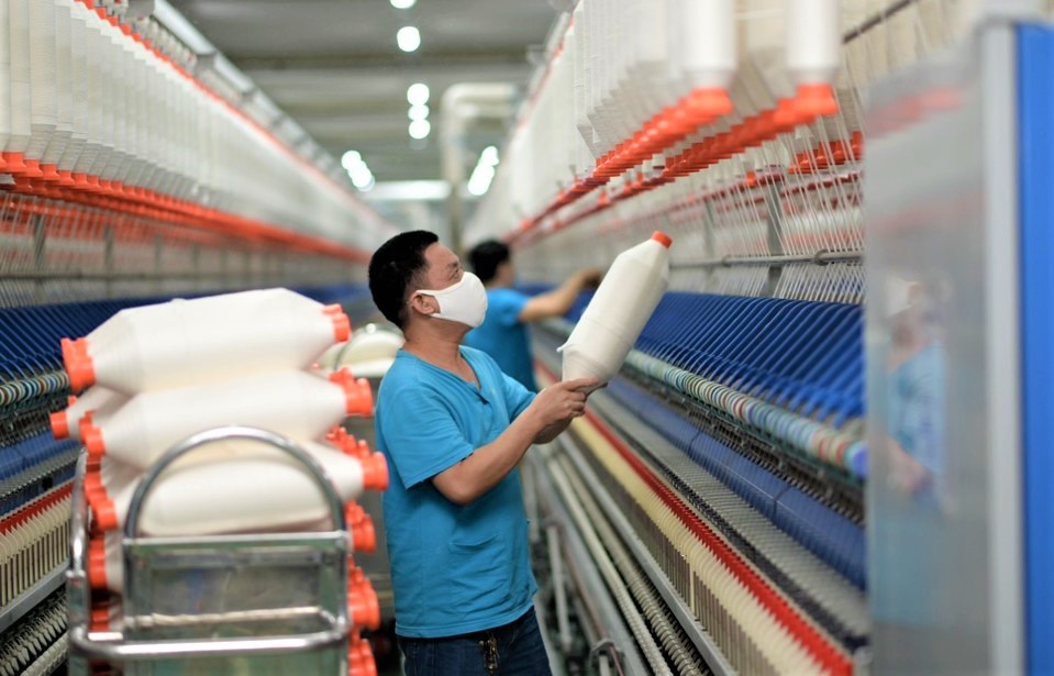 Vietnam's textile and garment industry enterprises are overcoming difficult times.