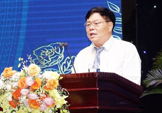 Mr. Pham Dinh Hanh - Chairman of Nghe An Provincial Business Association, on behalf of the entire business community in the province, spoke and shared on the occasion of Vietnamese Entrepreneurs' Day. At the same time, recognizes the attention of provincial leaders.