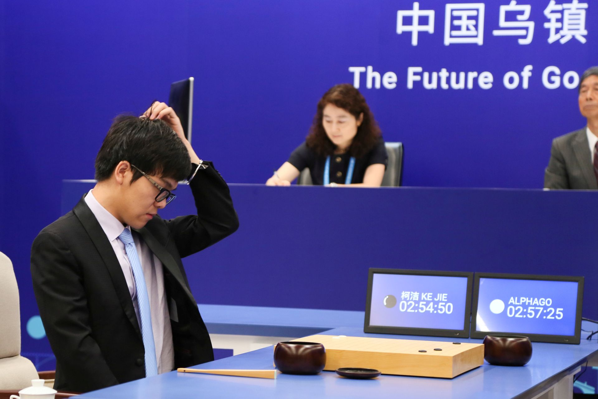 Đại kiện tướng Ke Jie trong trận đấu cờ vây với AlphaGo