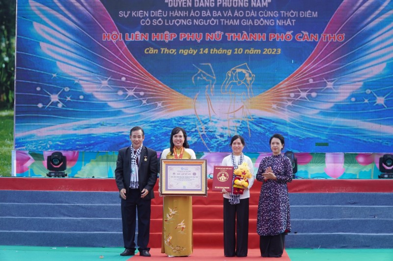 The Ba Ba and Ao Dai parade event set a Vietnam Record.