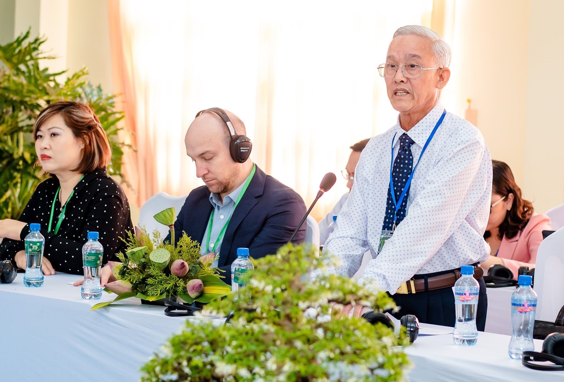 Mr. Pham Thai Binh - CEO of Trung An (right) presented the paper 