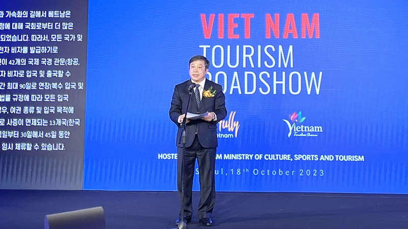 Thứ trưởng Bộ Văn hóa, Thể thao và Du lịch Đoàn Văn Việt phát biểu tại chương trình. (Ảnh: Cục Du lịch quốc gia)