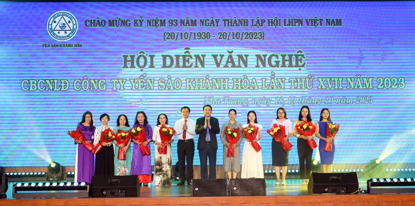 Female journalists receive flowers from Khanh Hoa Bird's Nest Company.