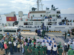 Quảng Nam: Đón 80 ngư dân 2 vụ chìm tàu ở Trường Sa trở về niềm vui hòa quyện cùng nước mắt