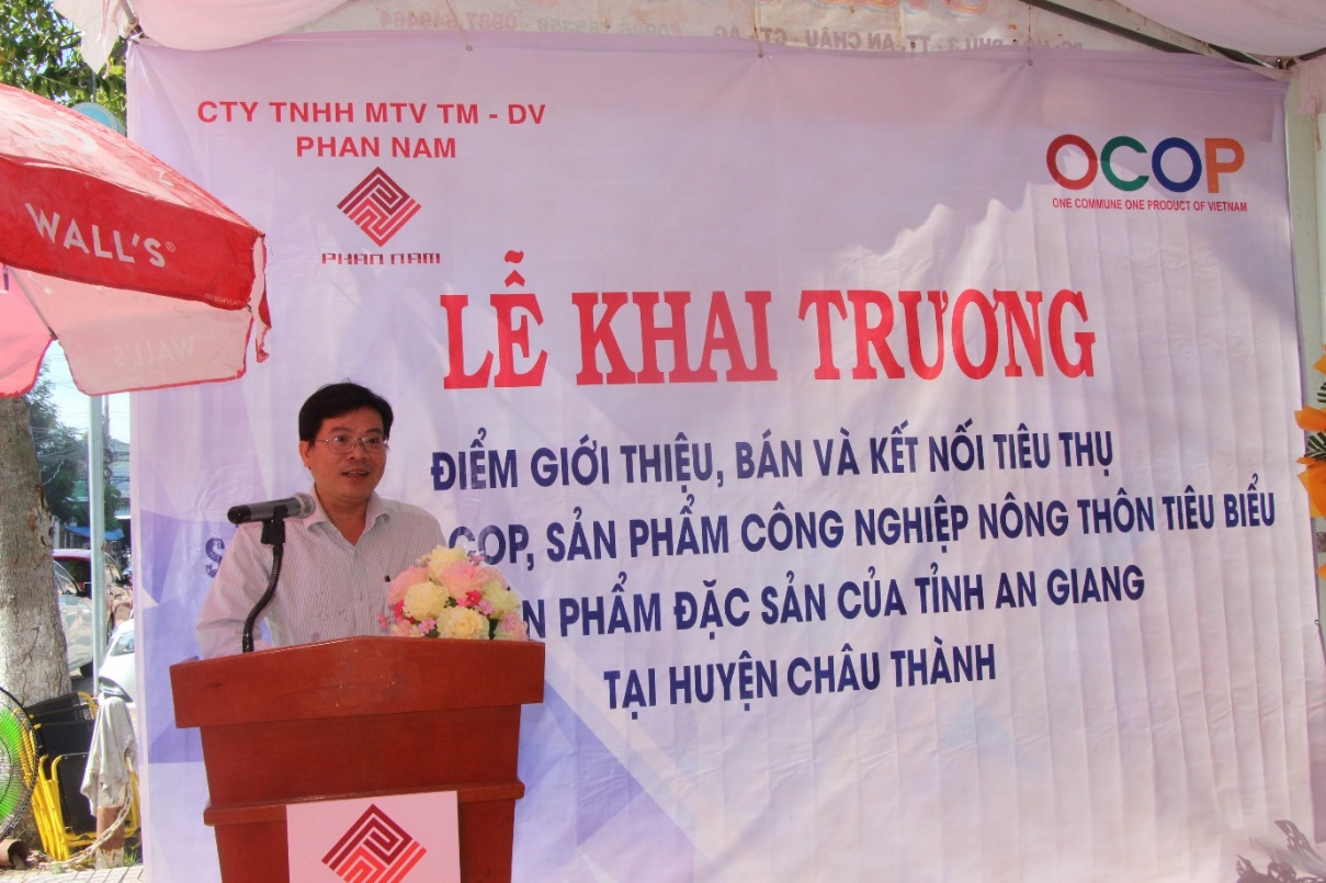 Phó Chánh Văn phòng điều phối Nông thôn mới tỉnh An Giang Phạm Thái Bình phát biểu tại buổi lễ