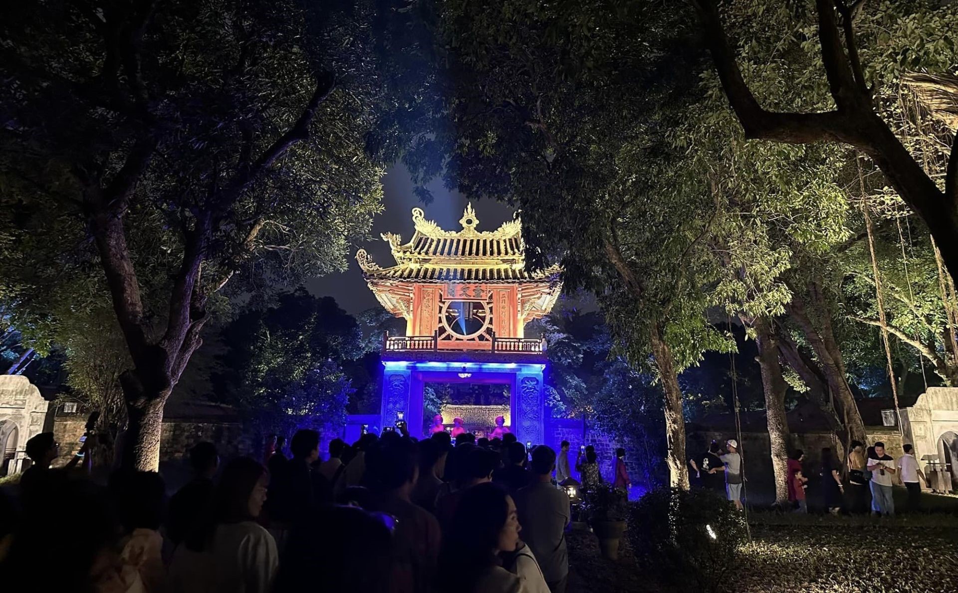 Temple of Literature-Quoc Tu Giam night tour "Essence of Taoism".