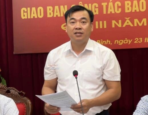 Ông Nguyễn Minh Hồng, Phó trưởng ban Ban Tuyên giáo Tỉnh uỷ tỉnh Thái Bình phát biểu chỉ đạo tại Hội nghị giao ban công tác báo chí, xuất bản quý III.