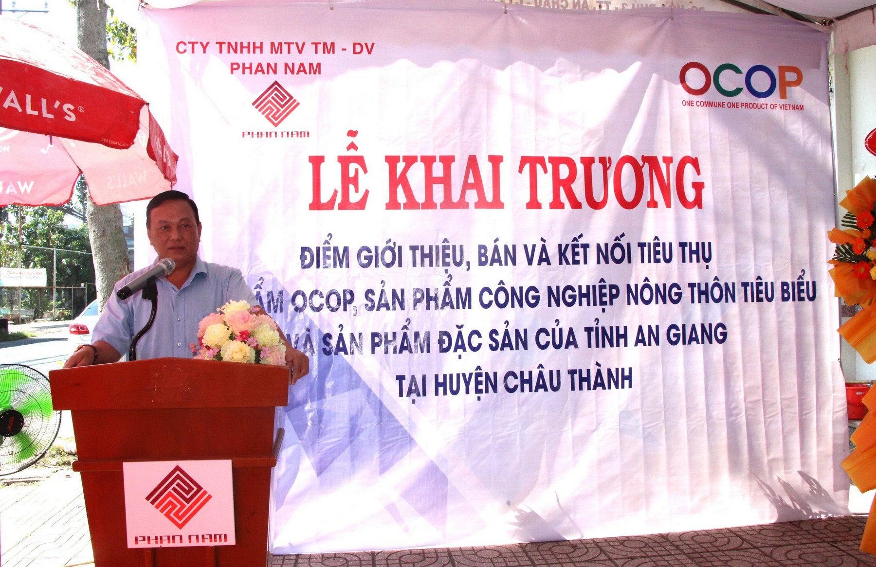 Phó Giám đốc Sở Công Thương An Giang Nguyễn Thành Huân phát biểu chỉ đạo tại buổi lễ